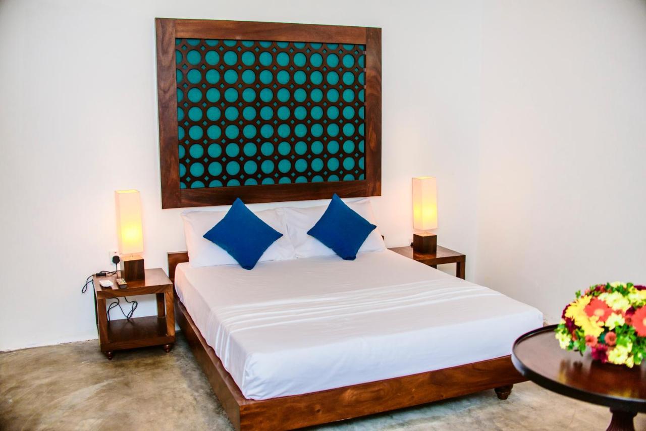 Thambu Illam Hotel Jaffna Exterior foto