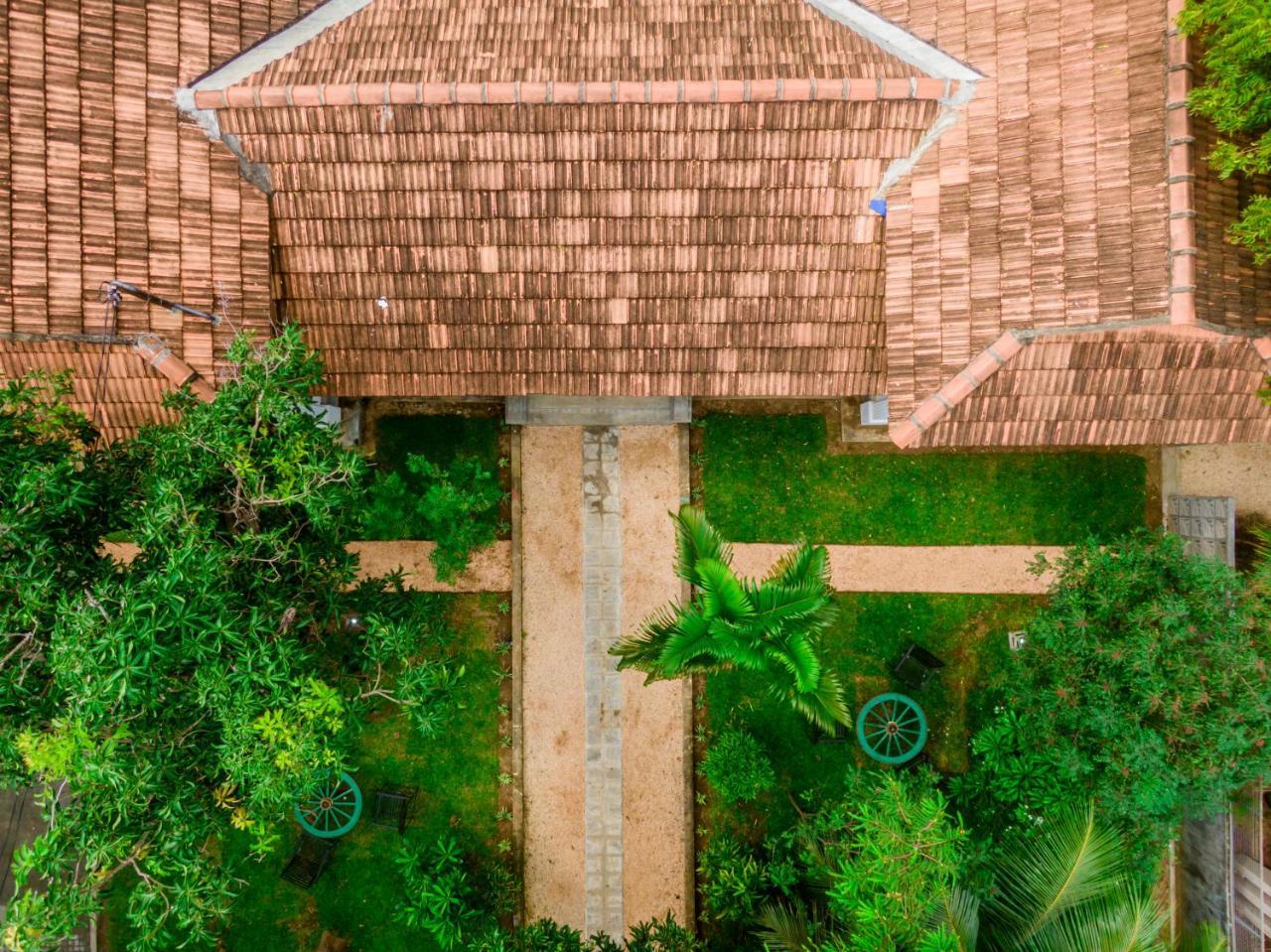 Thambu Illam Hotel Jaffna Exterior foto