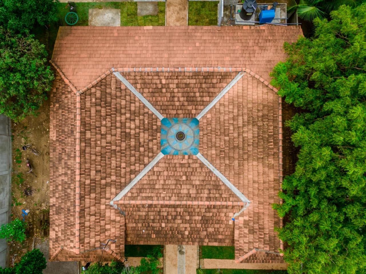 Thambu Illam Hotel Jaffna Exterior foto