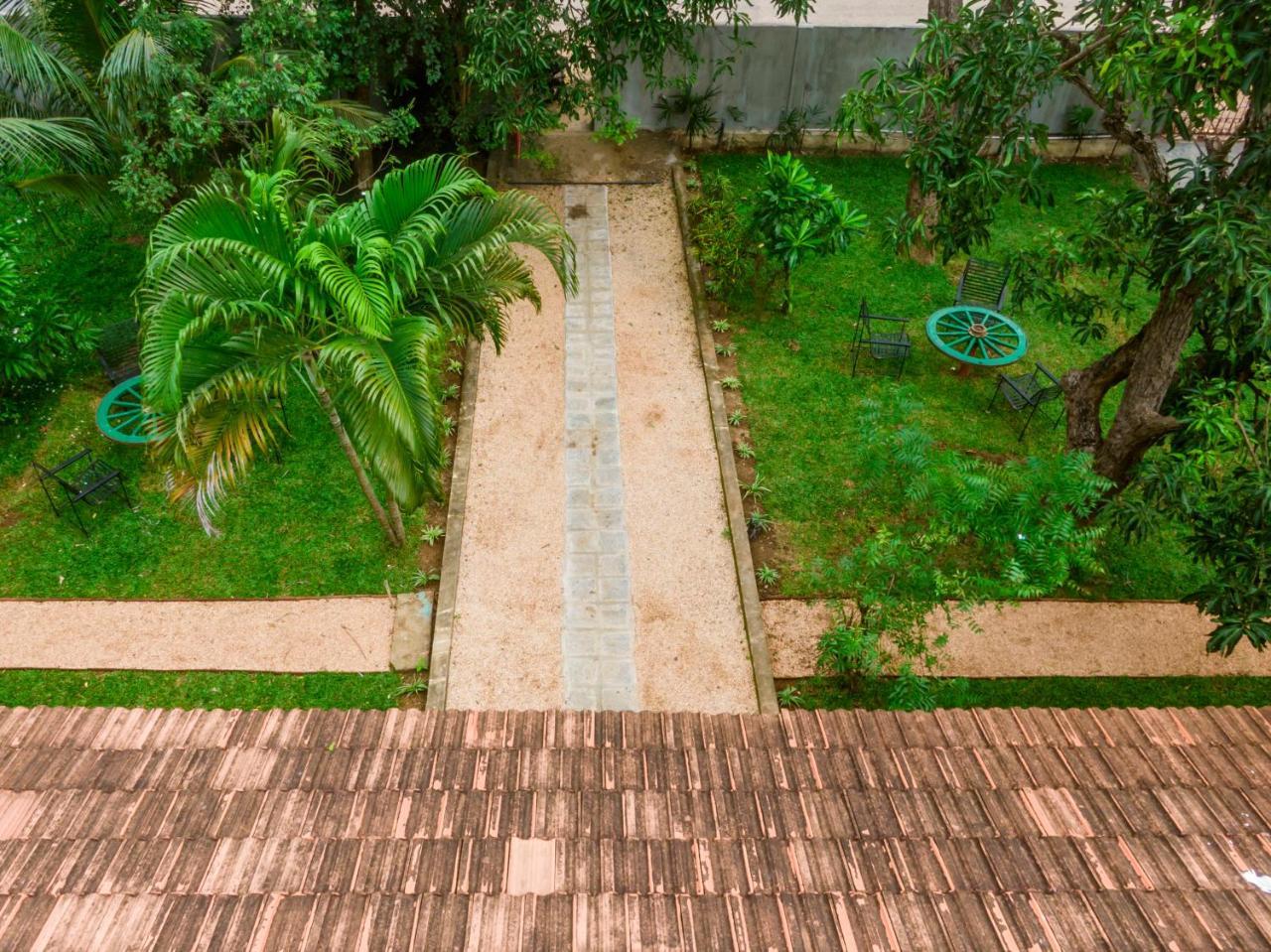 Thambu Illam Hotel Jaffna Exterior foto
